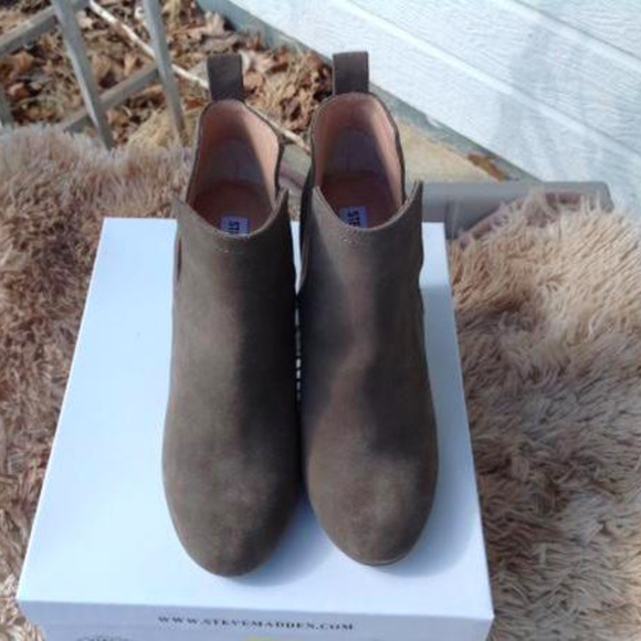 Host Pick🌟Steve Madden Nayna Suede Cutout Booties - Picture 5 of 6